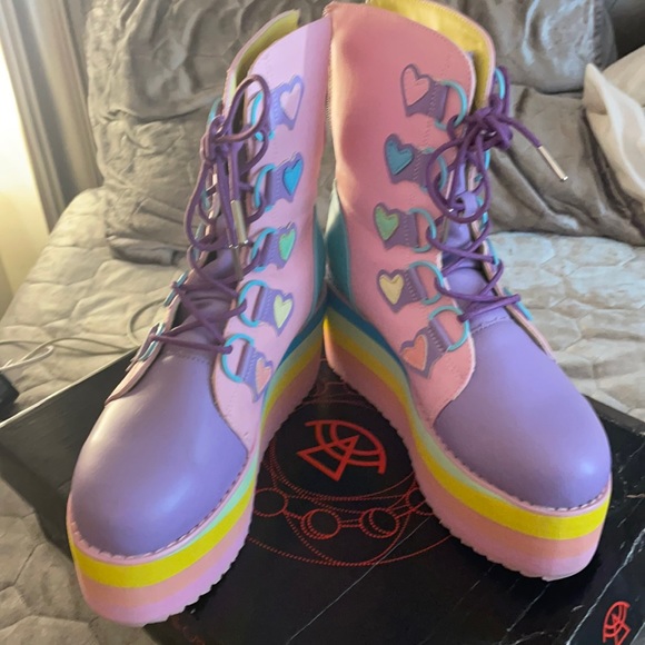 YRU Shoes - Pink hearts platform boots